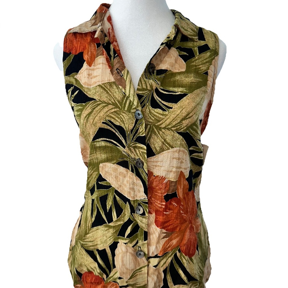 NWT Clio Women’s Tropical Sleeveless Button-Down Blouse Top – Size Petite Large